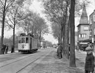 51655 Gezicht in de Amsterdamsestraatweg te Utrecht uit het zuidoosten, met motorwagen 62 van het G.E.T.U. op lijn 3.